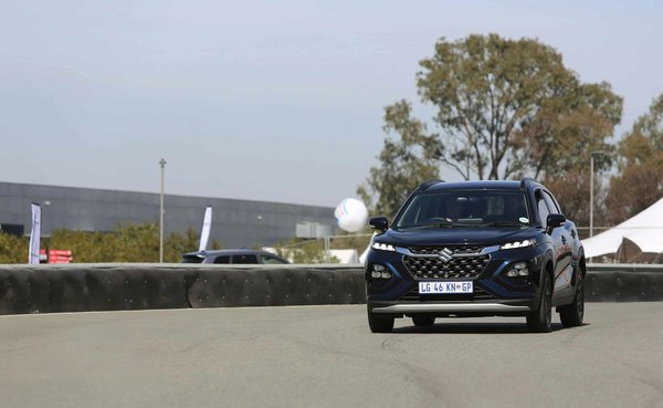 Quels sont les critères pour choisir un bon système d'infodivertissement pour une voiture familiale?